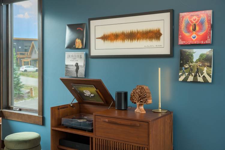 Record player that is thoughtfully placed in Soltice