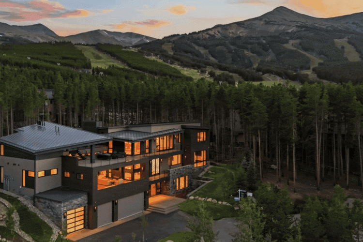 Gif of the Auria property from Hosting from the Heart