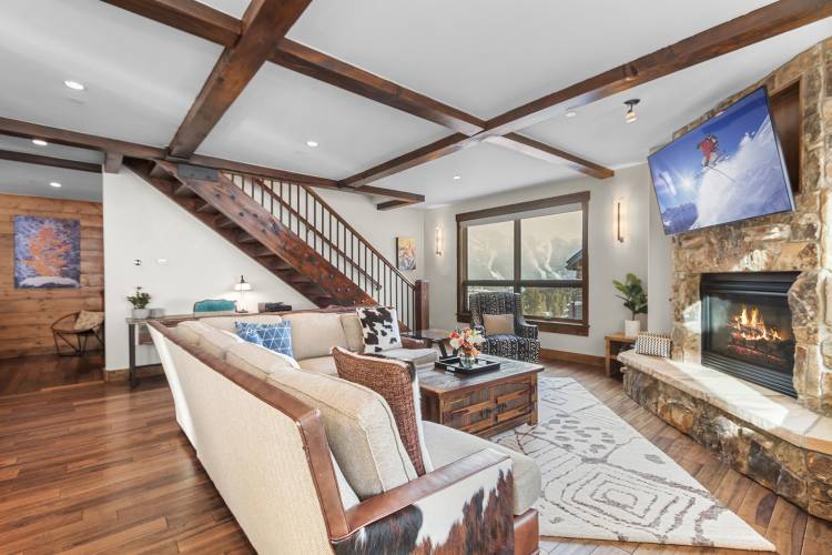 The Artisan Lodge in Copper Mountain A living room with a fire and a view of the ski slopes